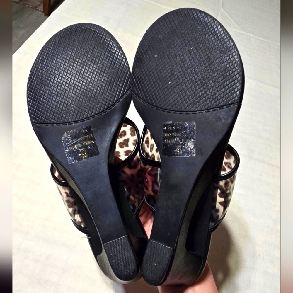 New York Transit Women's Leopard Print  Sandals - Picture 7 of 8